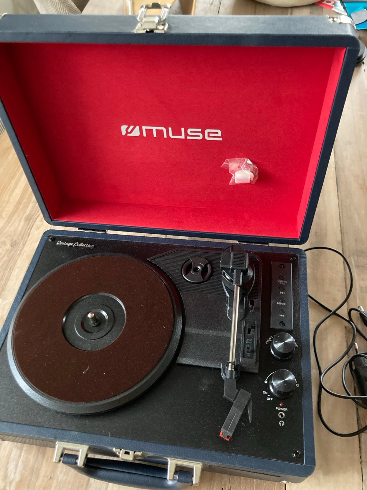 Muse MT-103 DB Draagbare Platenspeler met USB, Zo goed als nieuw, USB-aansluiting, Platenspeler, Ophalen