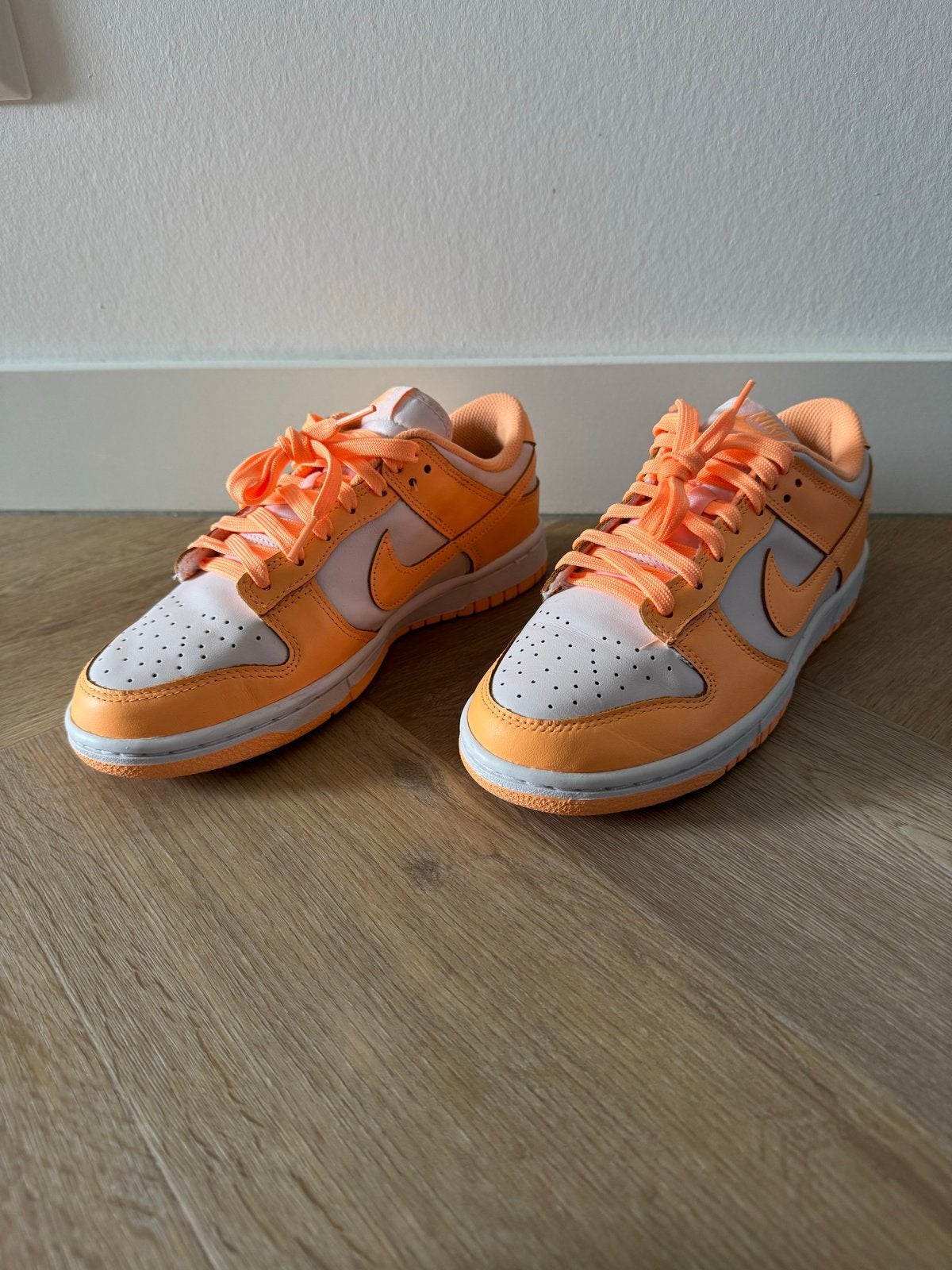 Nike Dunk Low Peach Cream - maat 38,5, Kleding | Dames, Ophalen of Verzenden, Zo goed als nieuw, Oranje, Sneakers of Gympen