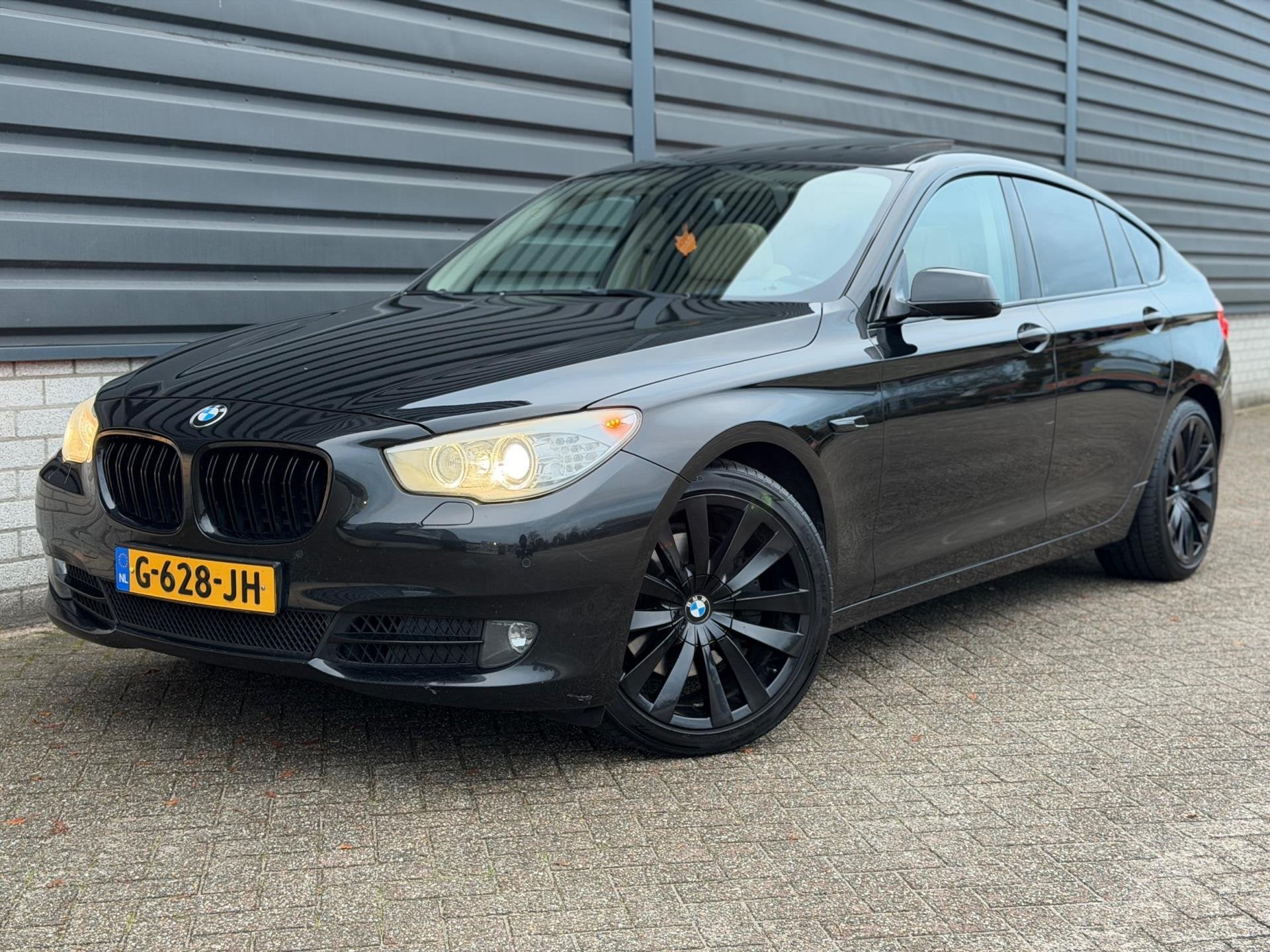 BMW 5-serie GT 535i Gran Turismo Executive pano, Camera, nav, Auto's, Automaat, Gebruikt, Beige, Zwart