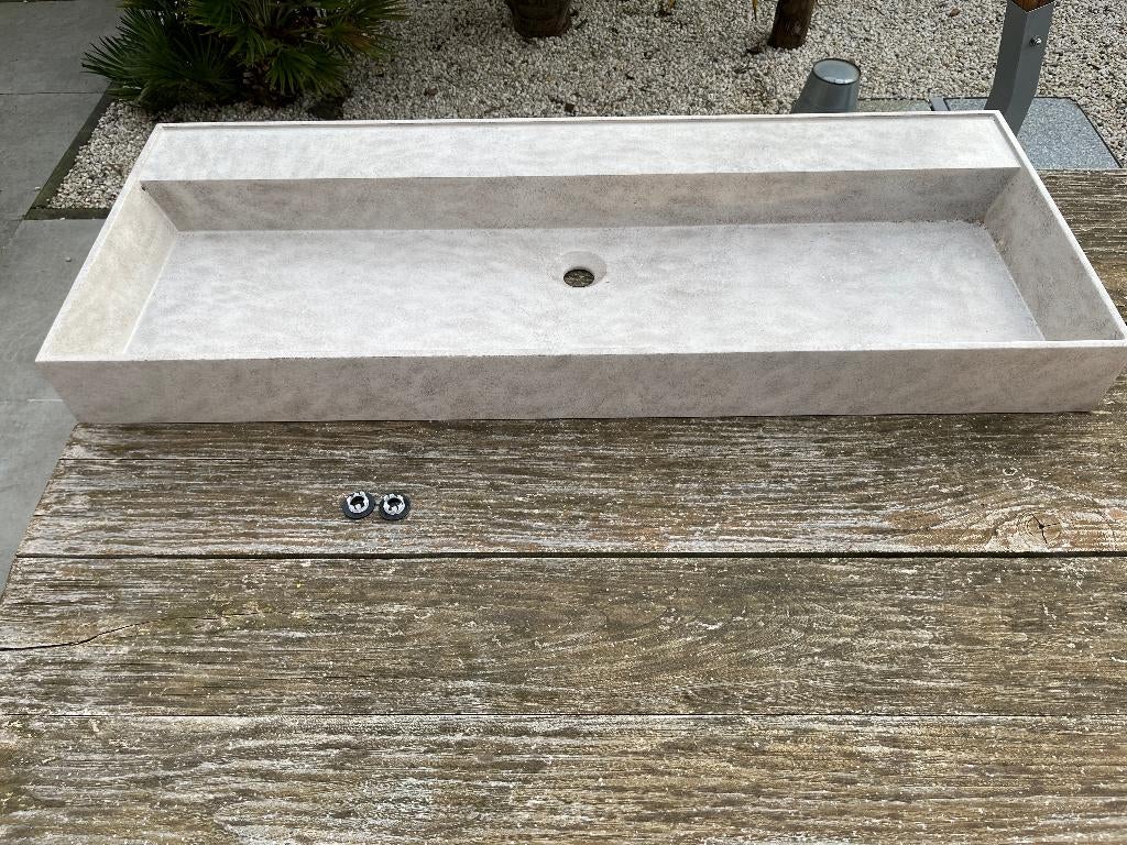 ruime wastafel van beton met mooie natuurlijke uitstraling, Doe-het-zelf en Verbouw, Sanitair, Ophalen, Gebruikt, Steen, Wastafel