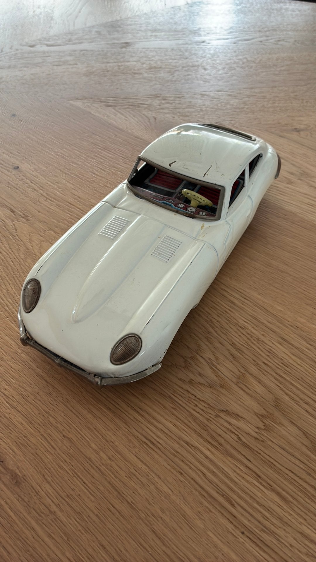 Oude blikken jaguar, Ophalen