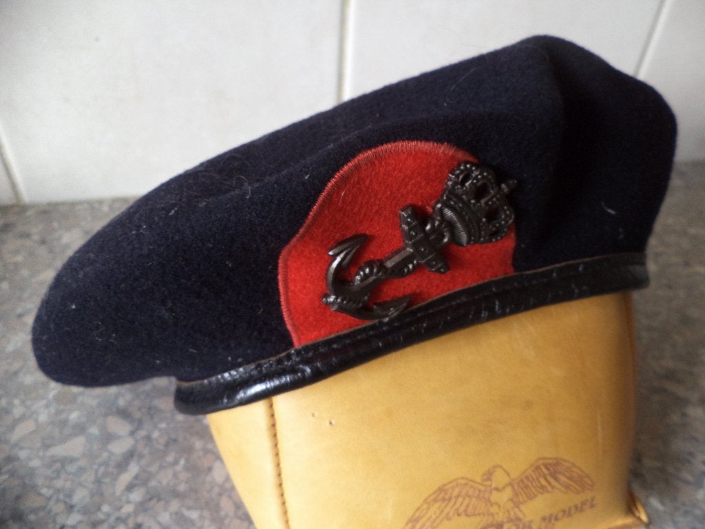 Baret Korps Mariniers zwart anker Koninklijke marine, Verzamelen, Ophalen of Verzenden, Marine, Nederland, Embleem of Badge