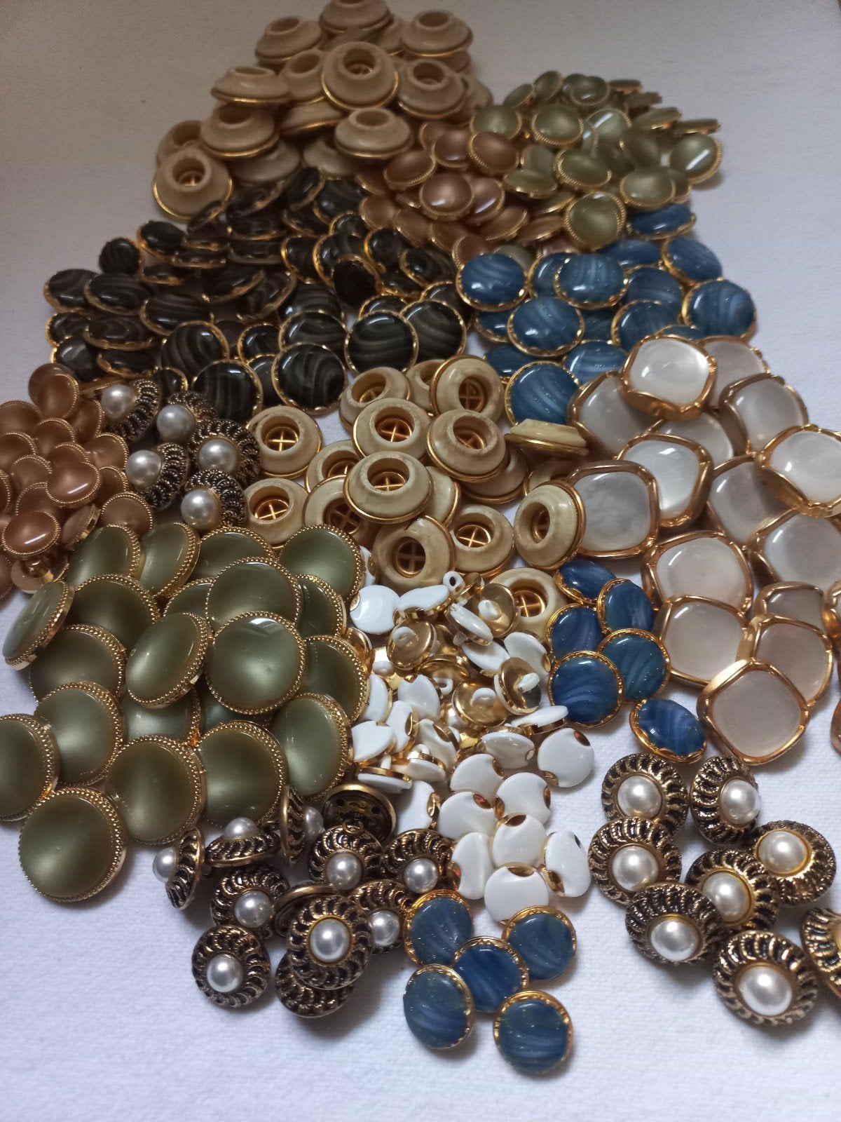 Grote collectie bijzondere vintage knopen, Ophalen of Verzenden, Zo goed als nieuw, Knoop of Knopen