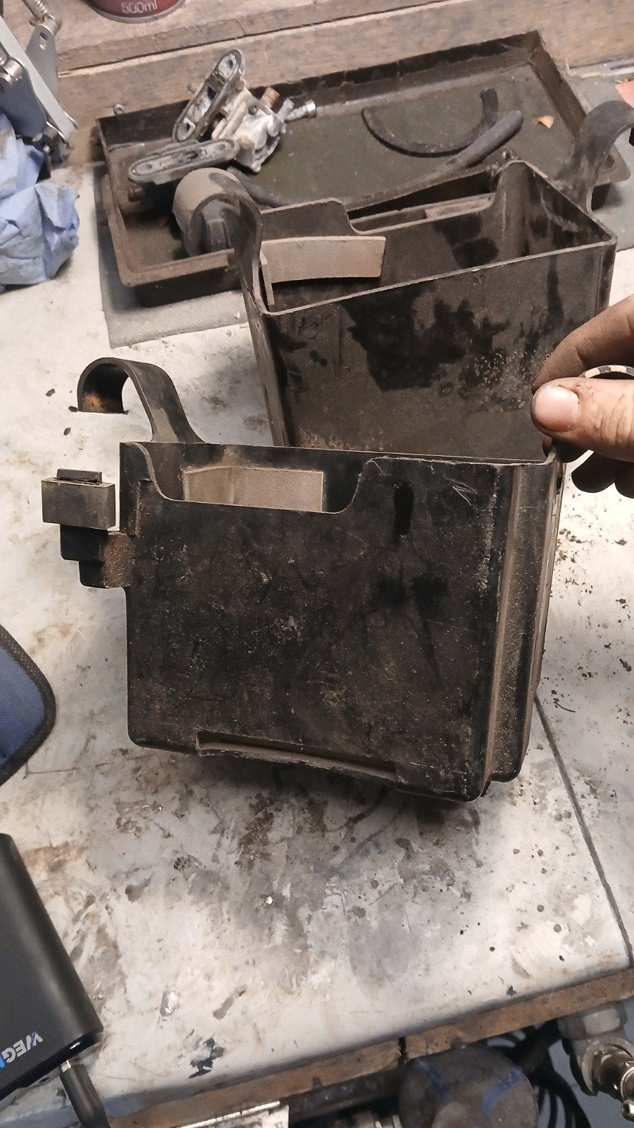 2x Suzuki GS 550 accubak / batterijhouder, Motoren, Ophalen of Verzenden, Gebruikt