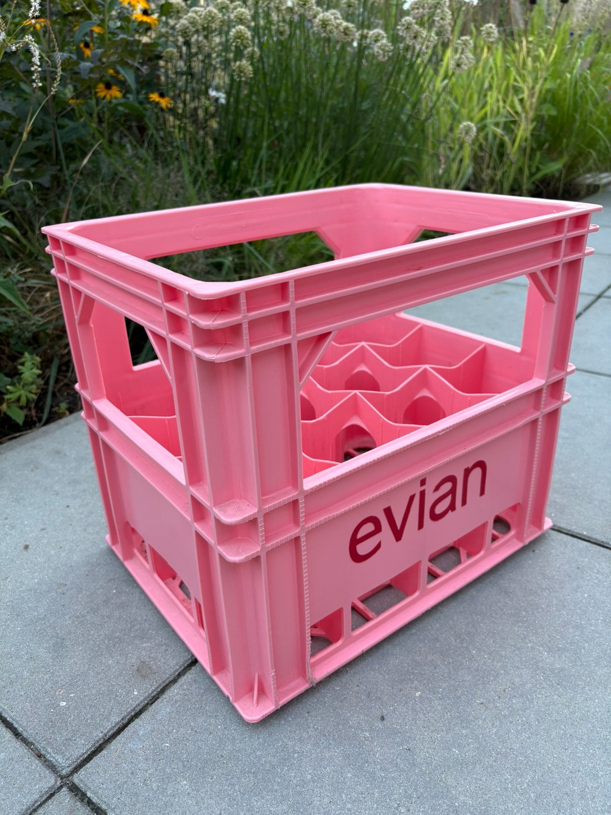 Evian krat, Huis en Inrichting, Ophalen, Vintage, Zo goed als nieuw, Roze