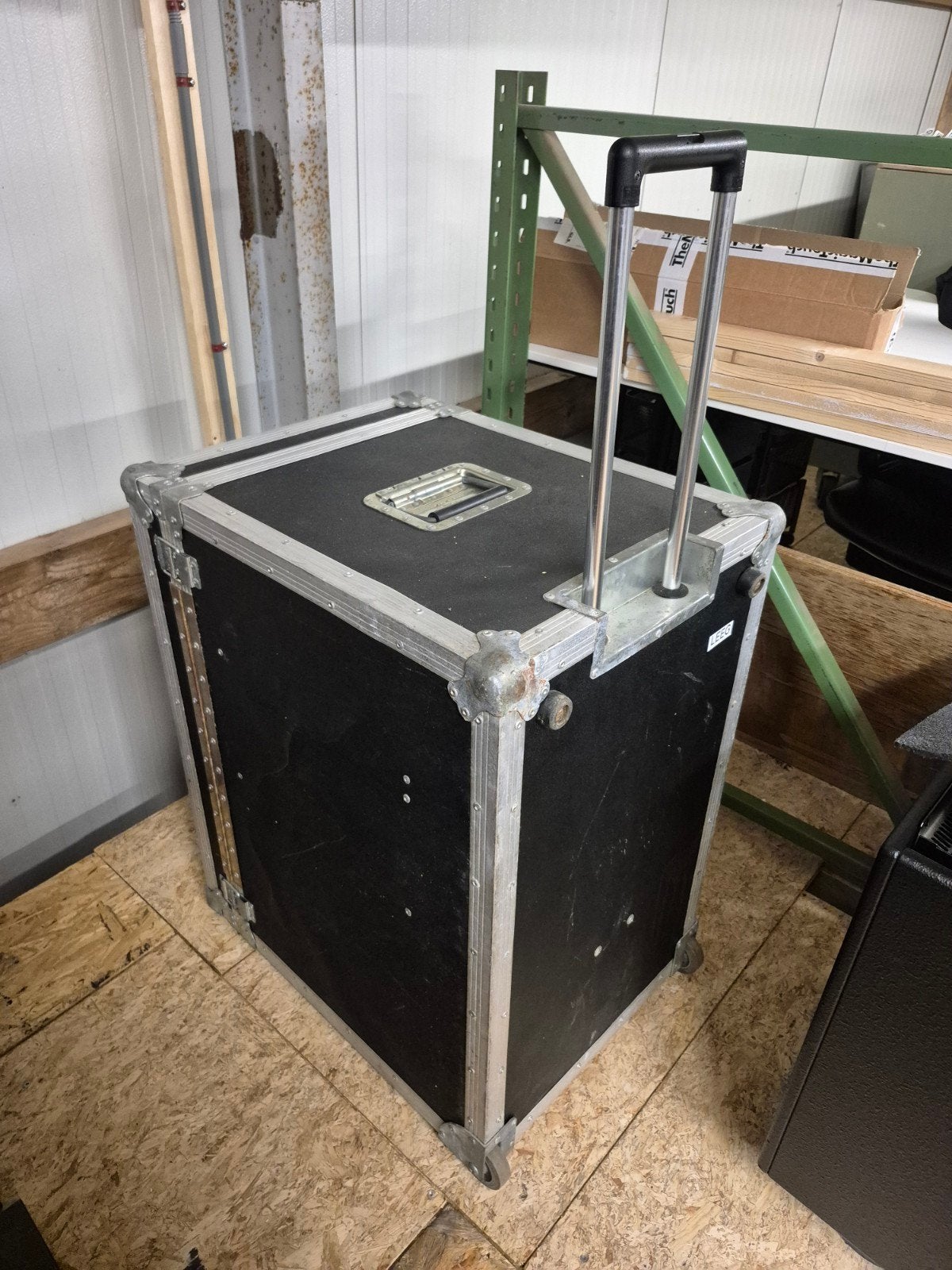 Flightcase met wielen en uitschuifbaar handvat, Muziek en Instrumenten, Behuizingen en Koffers, Ophalen, Gebruikt, Overige instrumenten