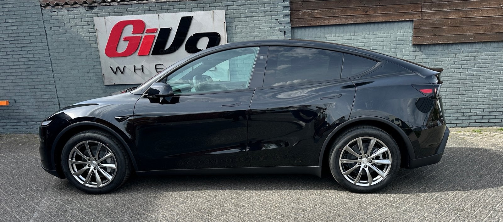 Zomerbanden en velgen voor Tesla Model Y (2026), Auto-onderdelen, Banden en Velgen, Gebruikt, 255 mm, Banden en Velgen, Personenwagen