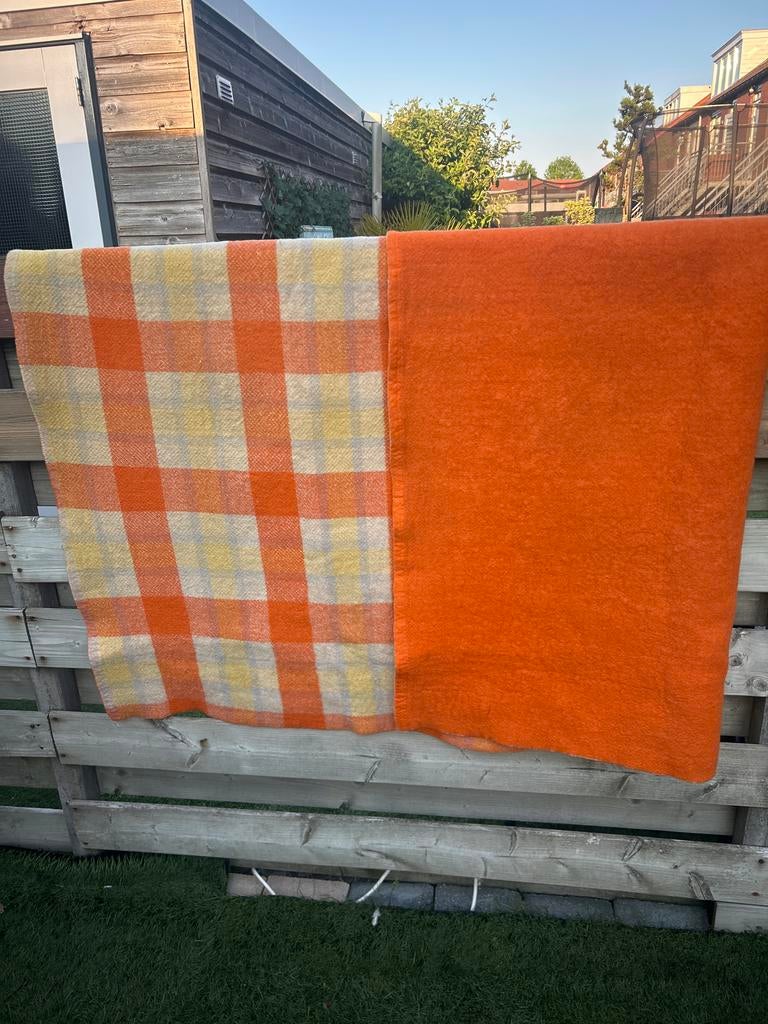 Vintage wollen deken oranje geruit en effen, Ophalen of Verzenden, Zo goed als nieuw