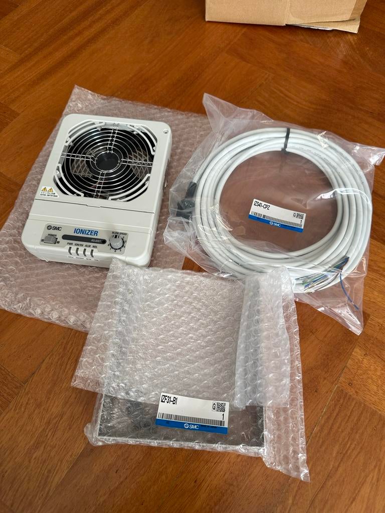 SMC Ionizer IZF31-PZB met bracket en voedingskabel, Ophalen of Verzenden, Nieuw
