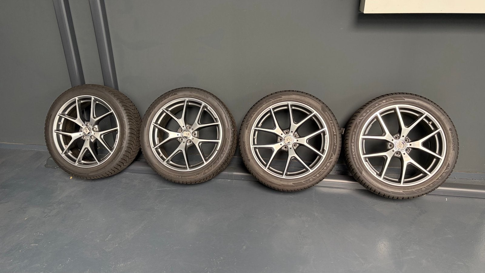 Originele Mercedes-AMG 20 inch velgen met Hankook winterband, 255 mm, Banden en Velgen, Nieuw, Personenwagen