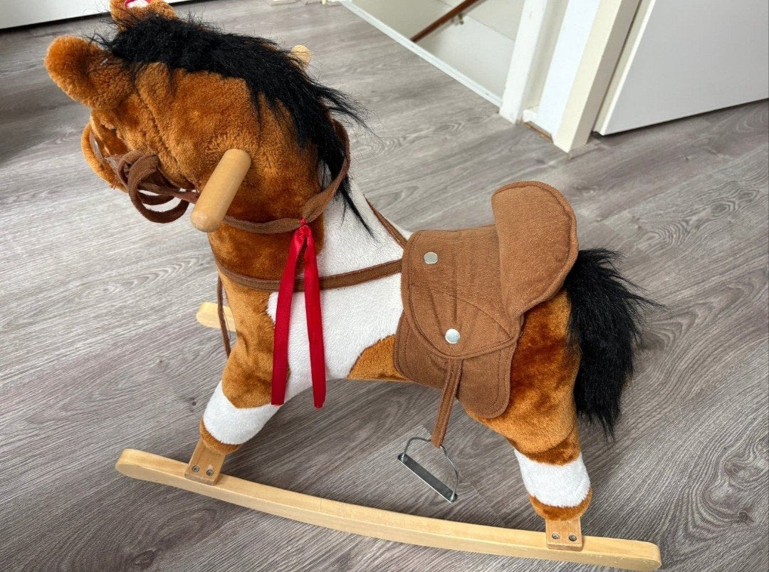 Mooi hobbel paard met batterijen ZGAN, Ophalen, Zo goed als nieuw