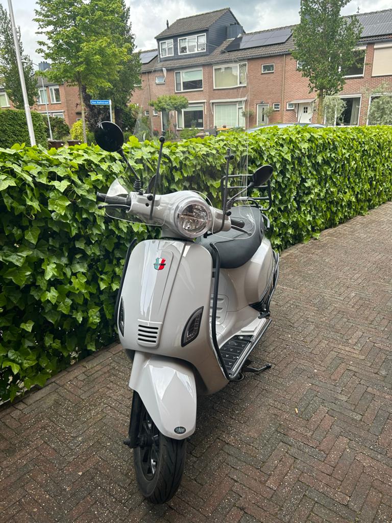 GTS Toscana Scooter - Zo goed als nieuw, Fietsen en Brommers, Scooters | Vespa, Ophalen, Overige modellen, Maximaal 45 km/u, Zo goed als nieuw