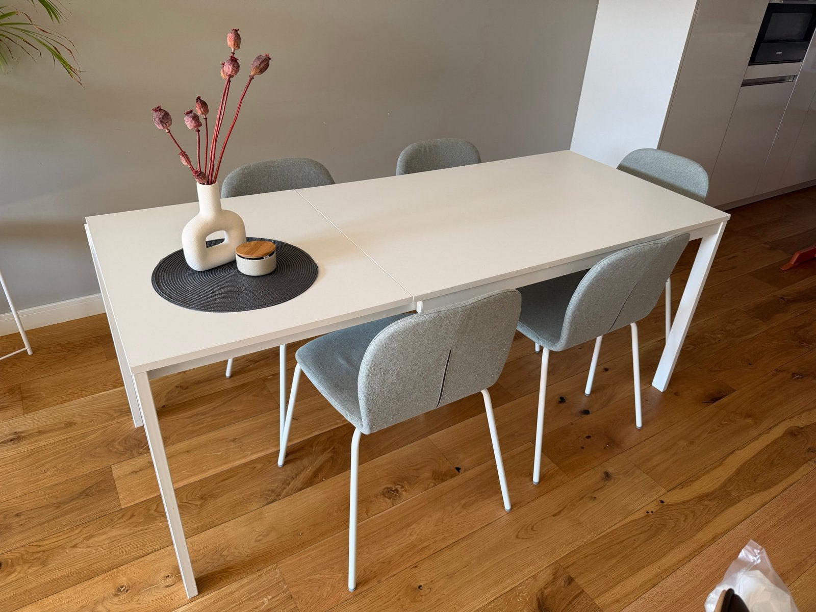 Witte eettafel met 5 stoelen (Ikea), Huis en Inrichting, Tafels | Eettafels, Ophalen, Gebruikt, 100 tot 150 cm, 50 tot 100 cm