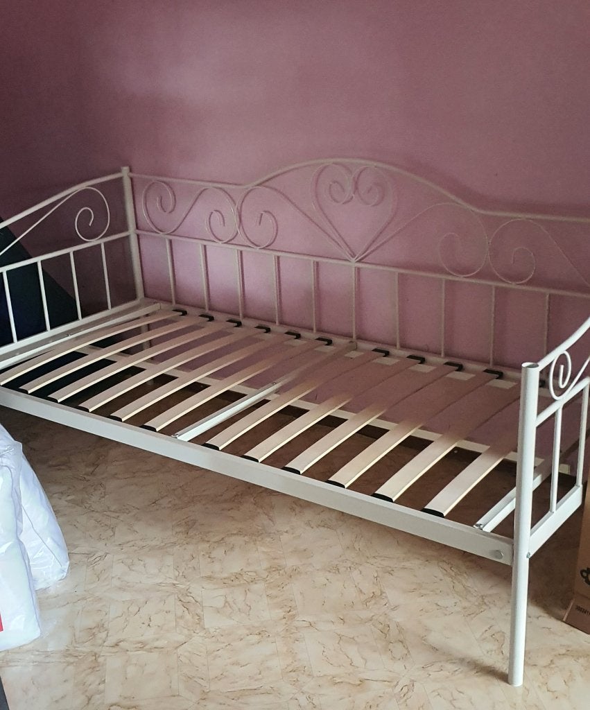 WIT METAAL MEISJES/DAMES BED MET LATTENBODEM., Ophalen, Gebruikt, 90 cm, Eenpersoons