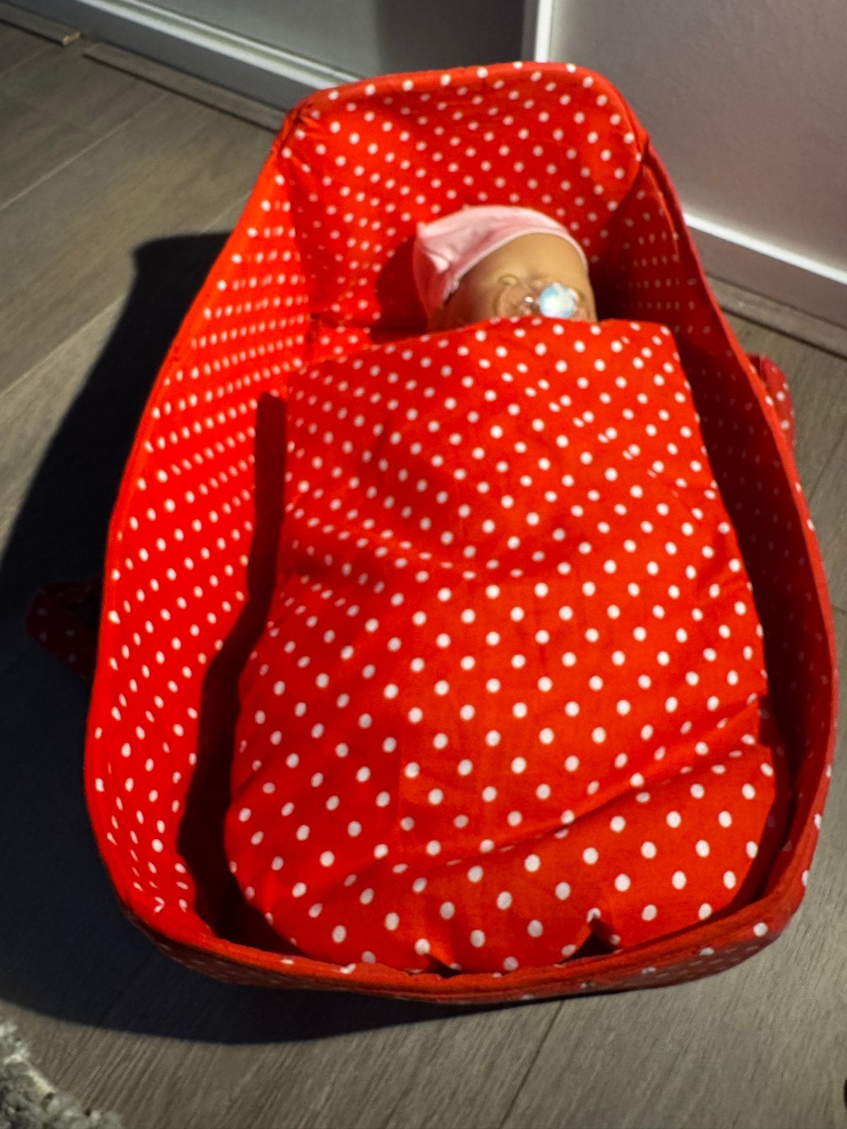 Baby Born pop met veel accessoires en draagmand, Ophalen of Verzenden, Zo goed als nieuw, Babypop