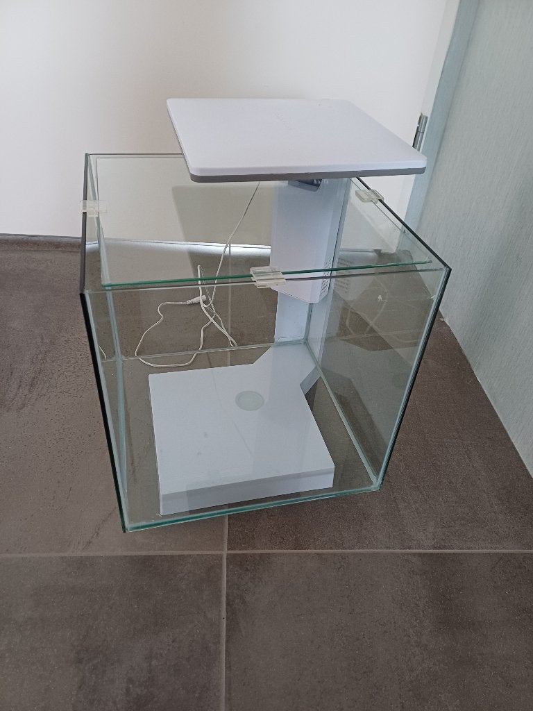 Aquarium Superfish Qubic Pro 30L, Ophalen, Gebruikt, Leeg aquarium, Superfish