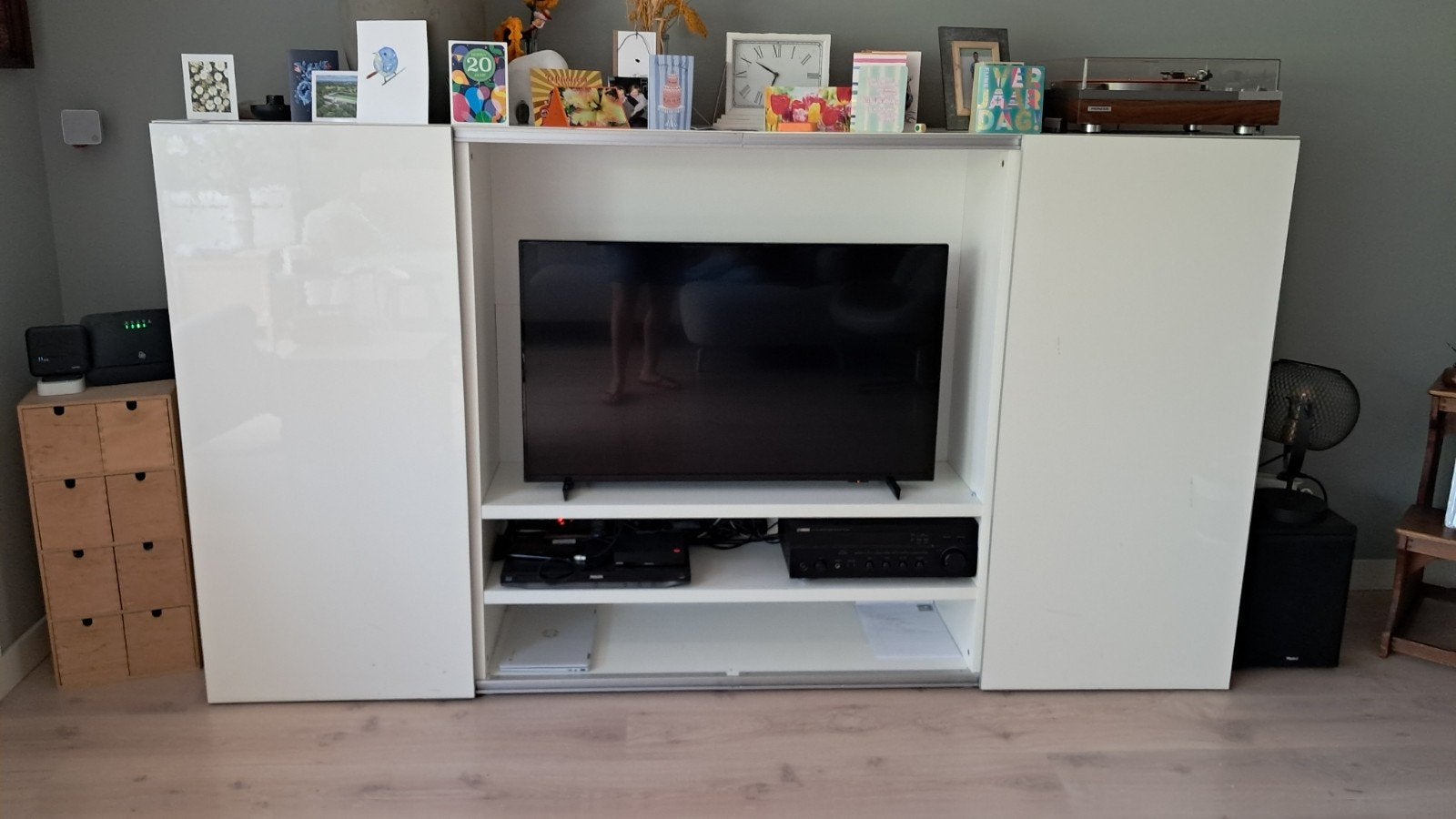 televisiekast IKEA gratis af te halen, Huis en Inrichting, Kasten | Kledingkasten, Ophalen, Gebruikt, Met deur(en), 100 tot 150 cm