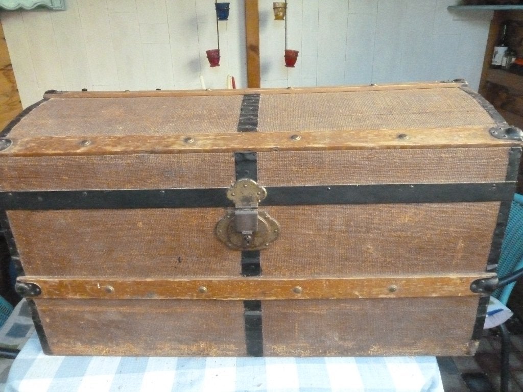 Antieke hutkoffer met antieke en vintage beren en poppen, Ophalen