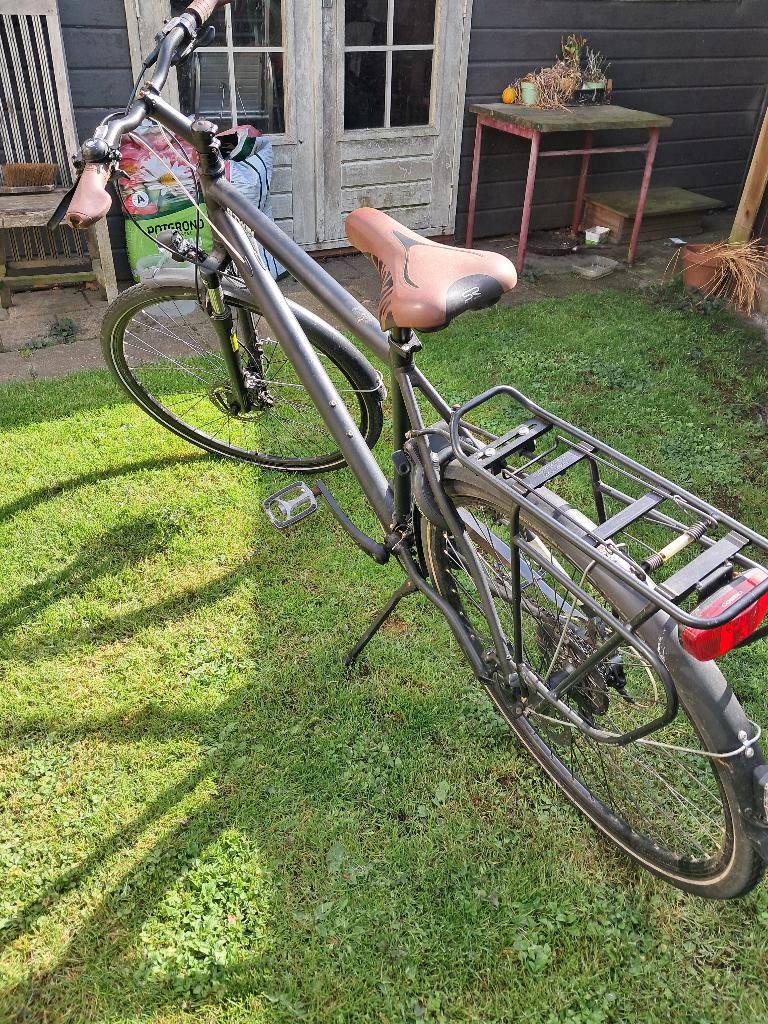 Sportieve fiets 27 versnellingen B-TWIN hoprider 900, 28 inch, Vering, Zo goed als nieuw, Meer dan 20 versnellingen