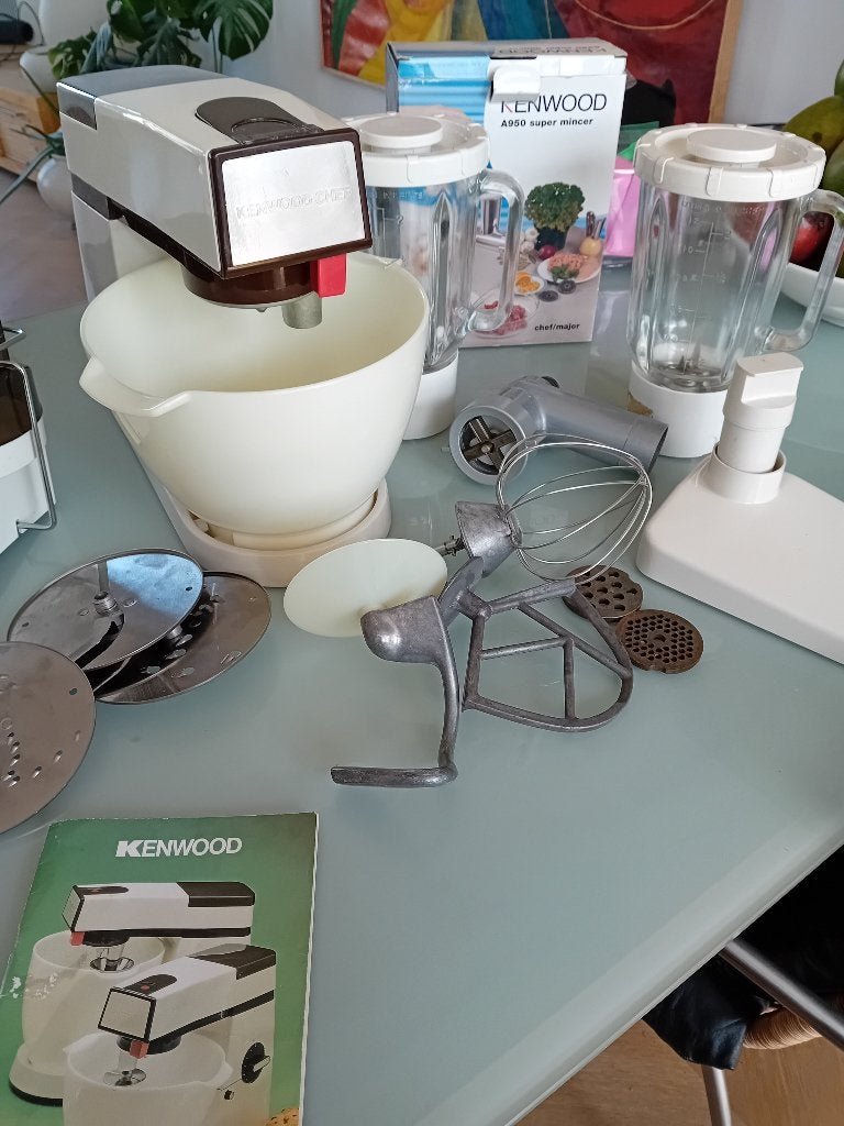 Keukenmixer Kenwood Chef Classic met veel accessoires, 2 tot 3 liter, Ophalen of Verzenden, Gebruikt, 3 snelheden of meer