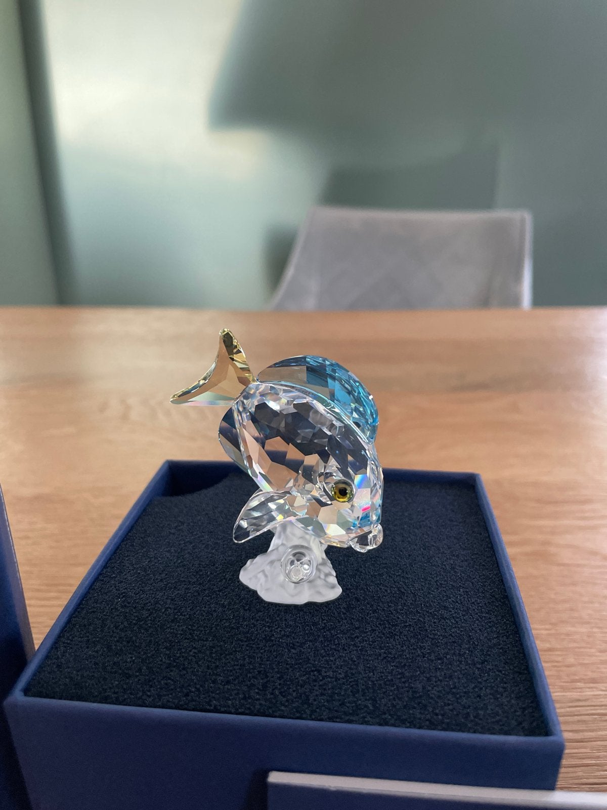Swarovski dokters vis kleur- met Certificaat, Verzamelen, Ophalen of Verzenden, Zo goed als nieuw, Figuurtje