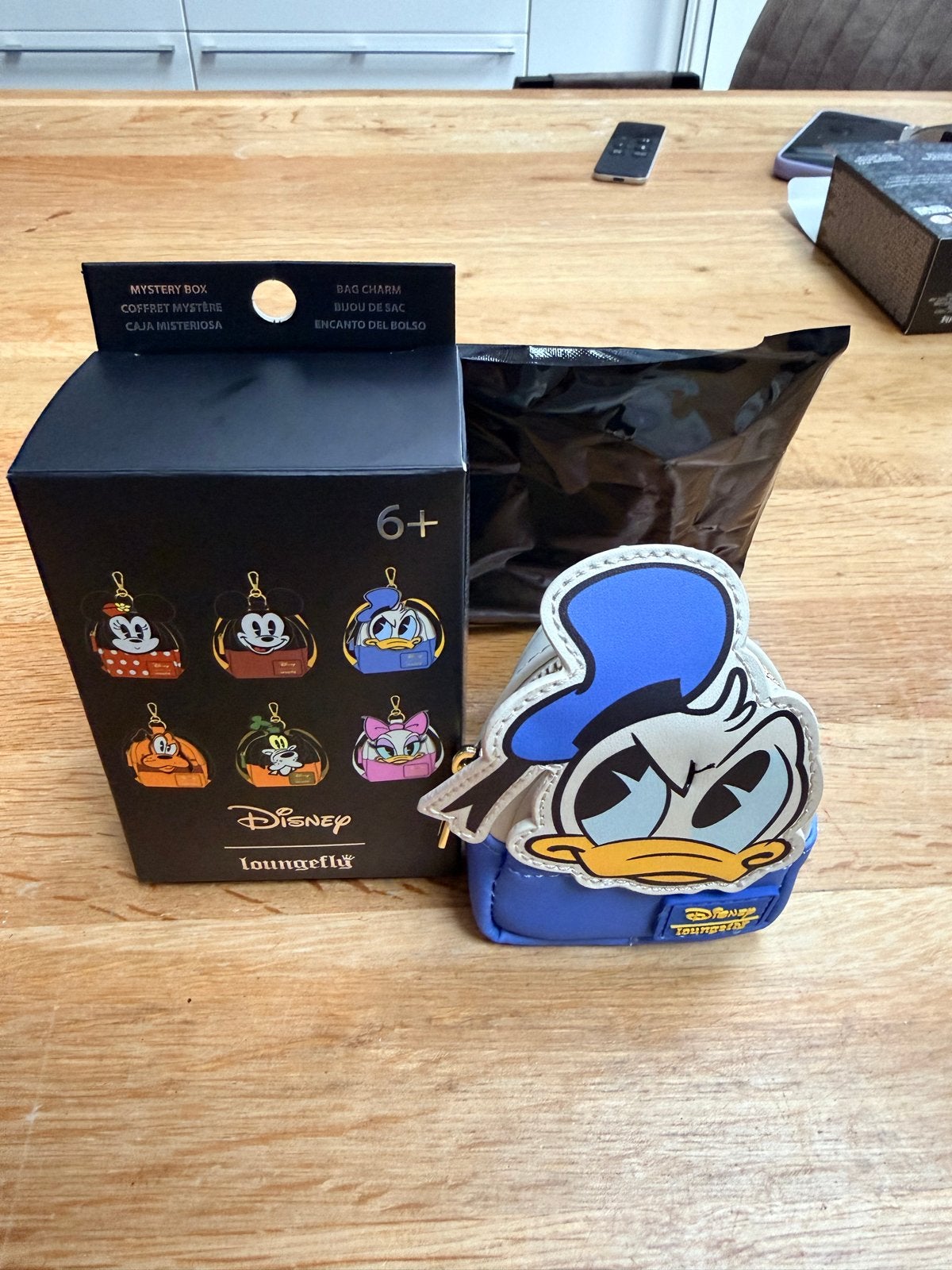 Loungefly Disney Donald Duck Mystery Box Bag Charm, Verzamelen, Ophalen of Verzenden, Donald Duck, Nieuw, Beeldje of Figuurtje