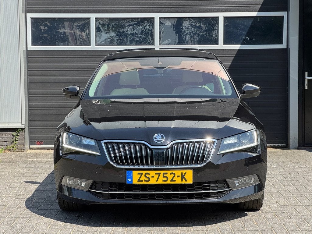 Skoda Superb 1.8 TSI Laurin & Klement Pano, Xenon/Led, Memor, Euro 6, 4 cilinders, Zwart, Leder