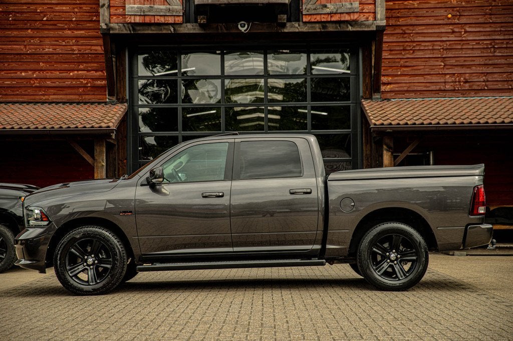 Dodge Ram 1500 5.7 V8 Crew Cab 5'7 sport ! Lage bijtelling !, Auto's, Automaat, Achterwielaandrijving, Gebruikt, 5654 cc