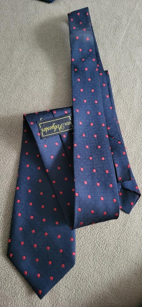 Donkerblauwe stropdas met rode stippen, Ophalen of Verzenden, Zo goed als nieuw, Blauw, Met patroon