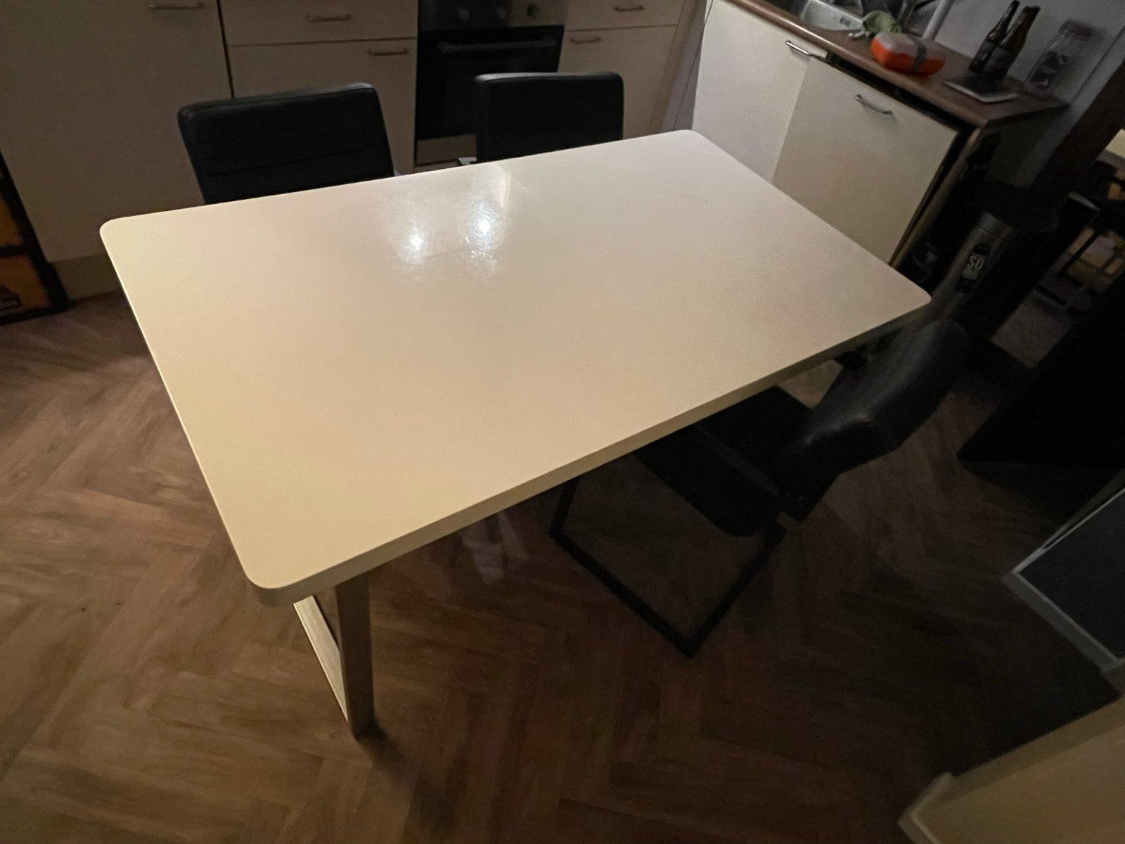 Moderne eettafel met metalen onderstel, Ophalen, 100 tot 150 cm, 50 tot 100 cm, Zo goed als nieuw