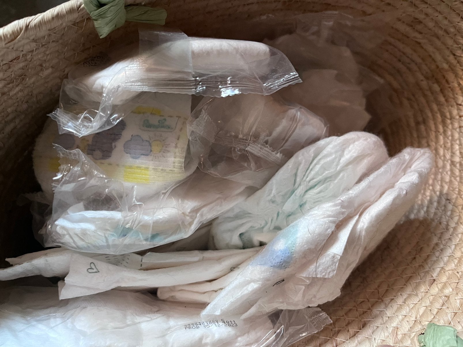 Mand vol newborn luiers, Ophalen