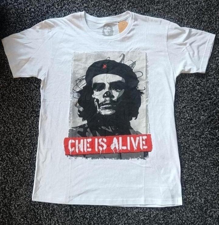 Nieuw t-shirt

Che is Alive maat M, Ophalen of Verzenden, Nieuw