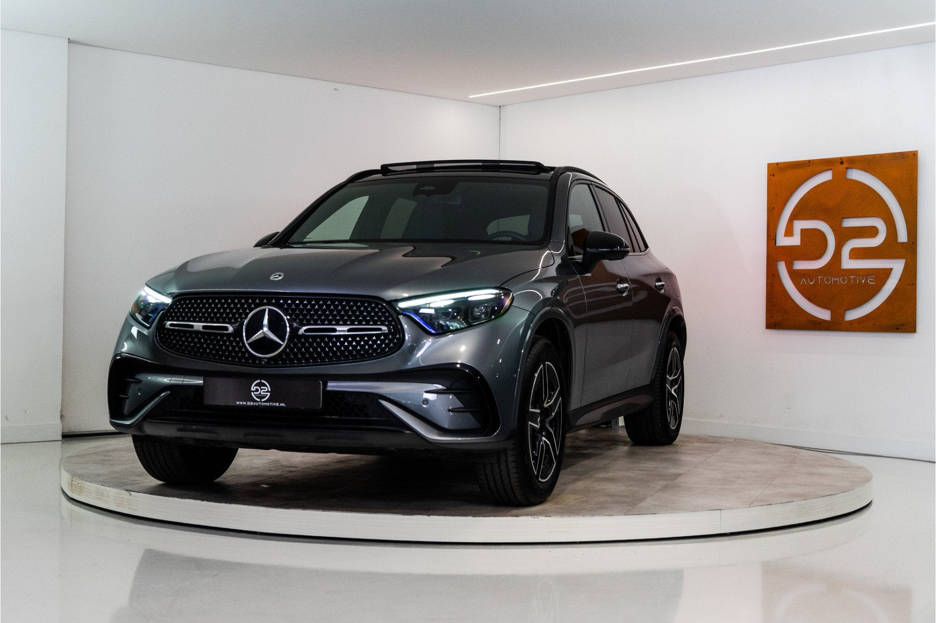 Mercedes-Benz GLC 300e 4MATIC AMG 313PK | Pano | Burmester |, Automaat, Gebruikt, Zwart, Origineel Nederlands