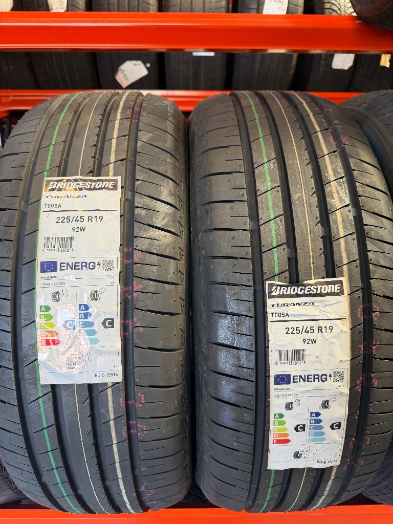 GLOEDNIEUW - Bridgestone Turanza T005 225/45R19 92W