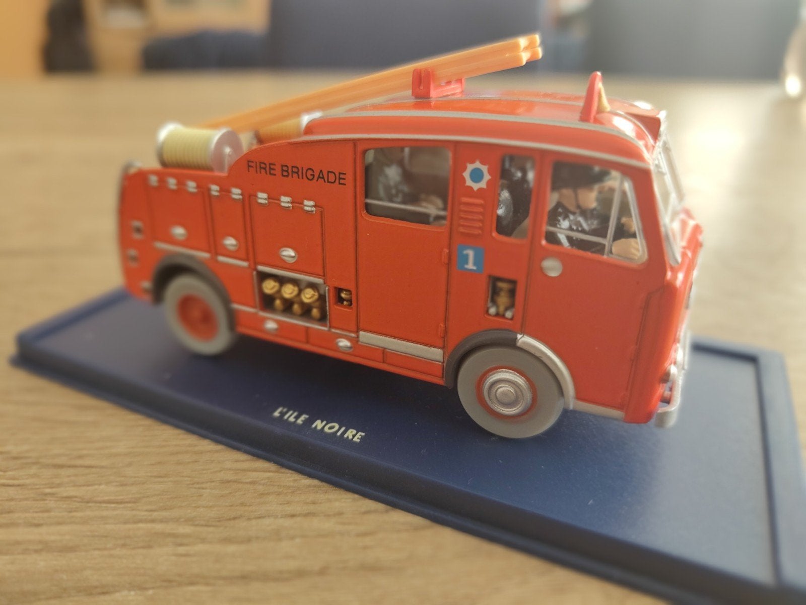 Prachtige brandweerwagen uit "Kuifje en De zwarte rotsen", Ophalen of Verzenden, Zo goed als nieuw, Auto, Overige merken