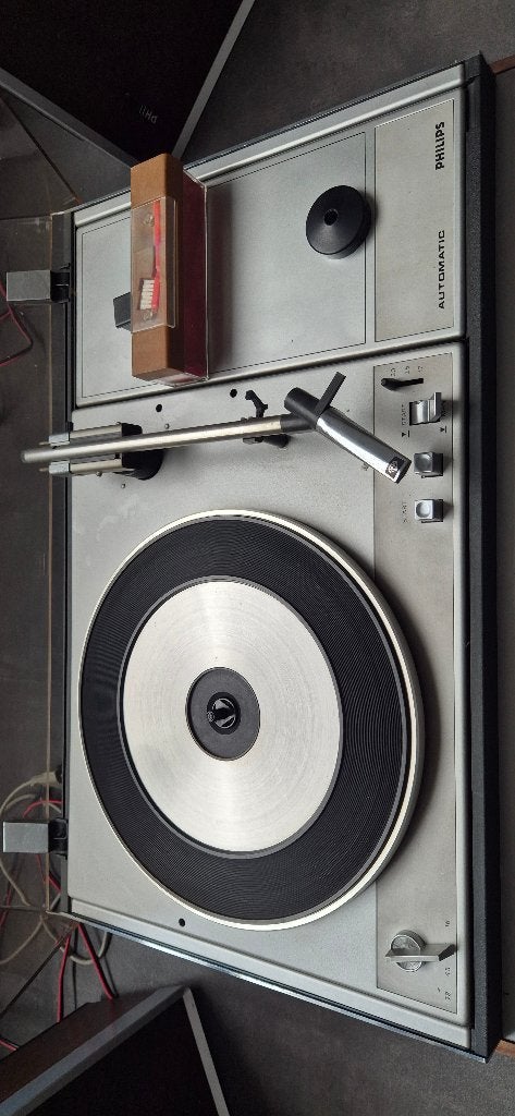 Vintage Philips platenspeler met radio + speakers, Ophalen, Philips, Gebruikt, Automatisch
