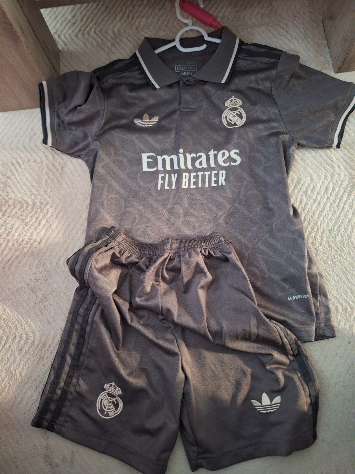 Kinder tenue maat 140-146 - Real Madrid (grijs), Ophalen of Verzenden, Nieuw