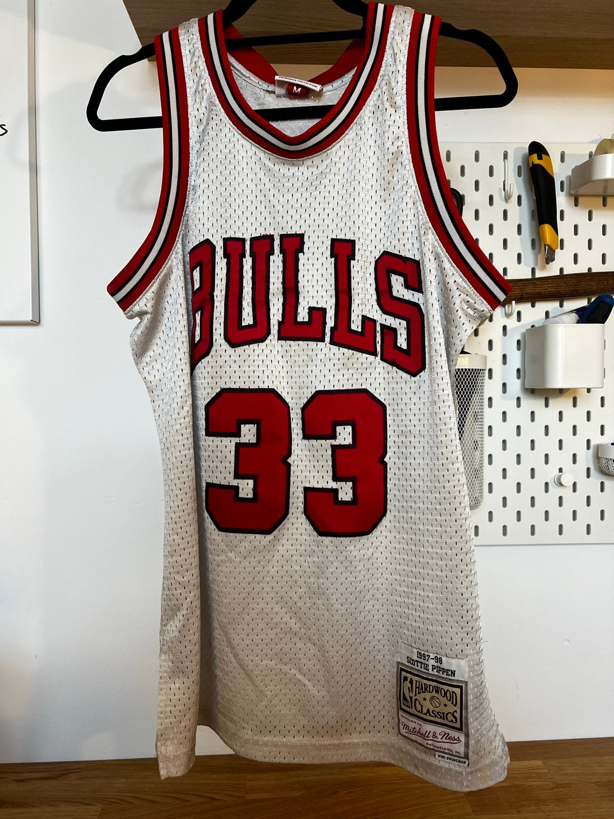 Mitchell & Ness Chicago Bulls Pippen #33 Jersey Maat M, Maat 48/50 (M), Wit, Ophalen of Verzenden, Zo goed als nieuw