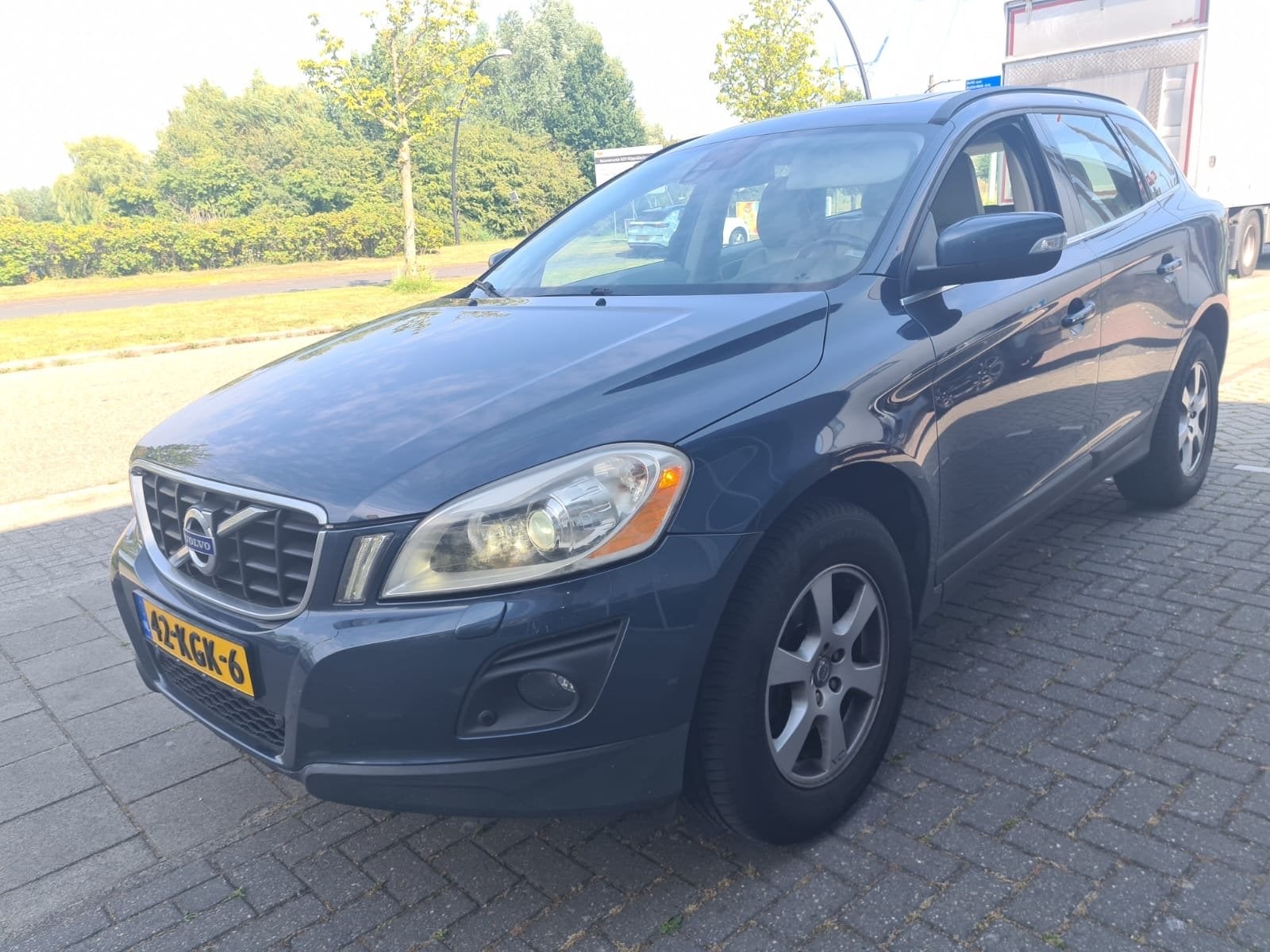 Volvo XC60 2.4 D5 AWD Geartronic 2009 Blauw goede motor !, Auto's, Volvo, 197 €/maand, 2000 kg, Blauw, Origineel Nederlands