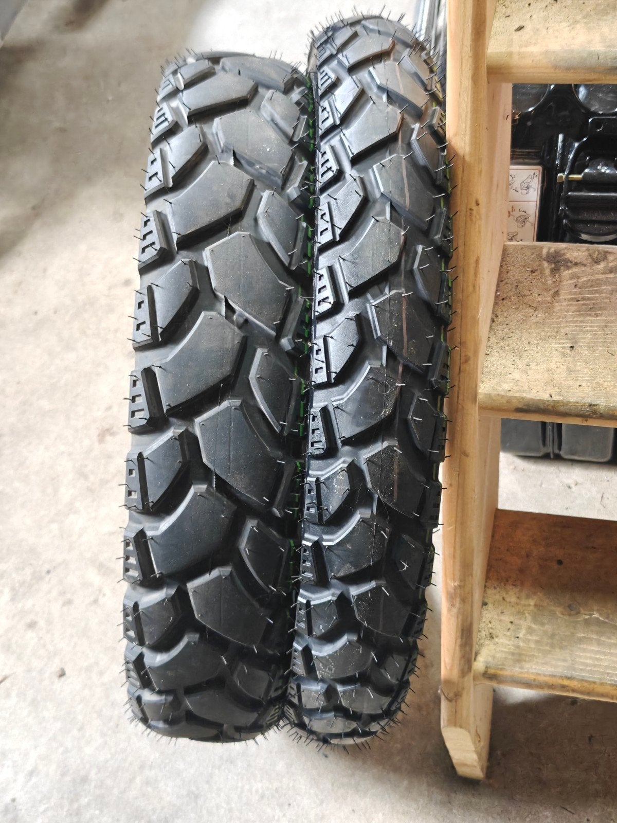 banden 120/80-18 en 90/90-19 surron, Motoren, Ophalen, Nieuw