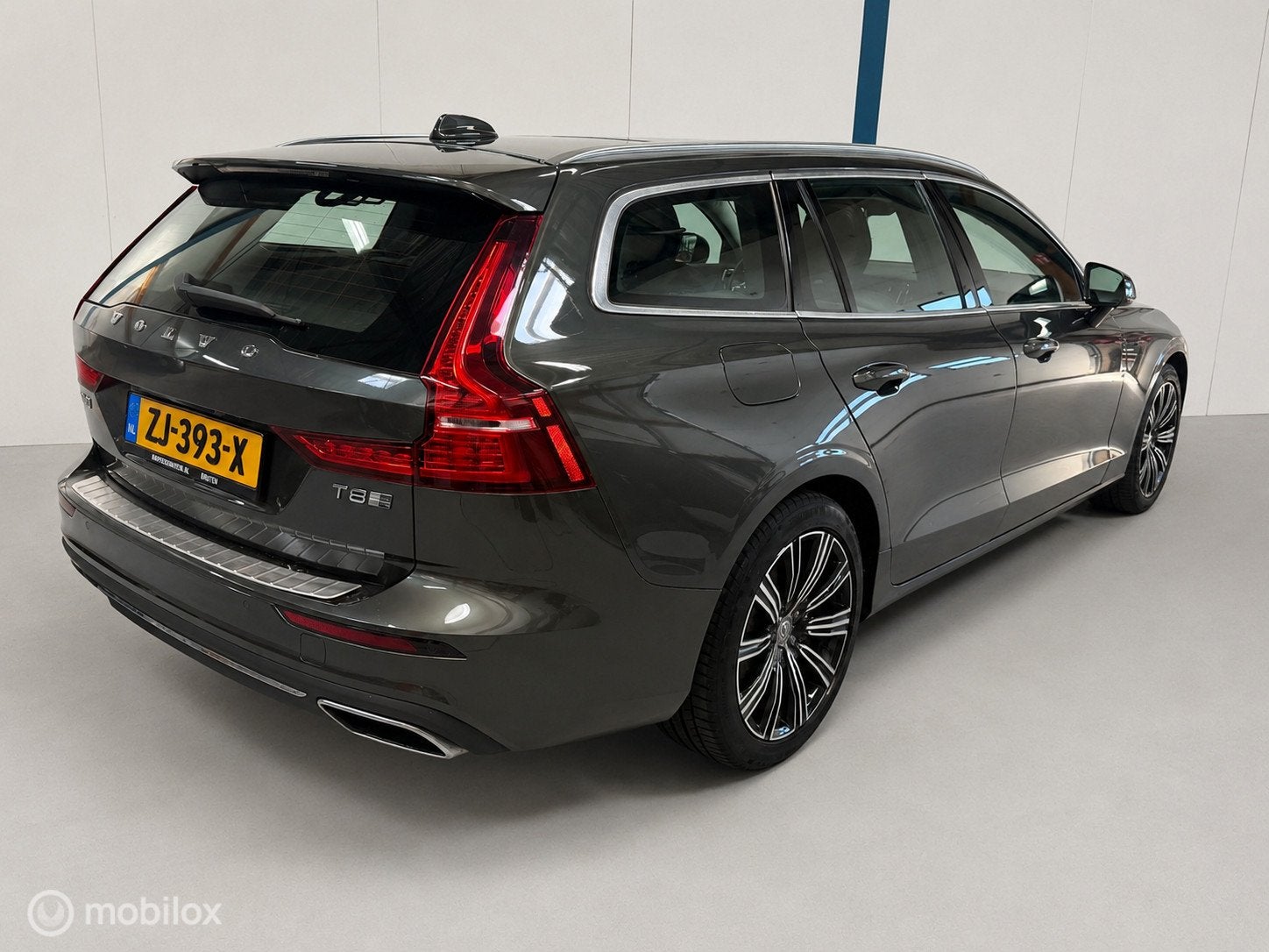 Volvo V60 2.0 T8 AWD Inscription PANO / ADAPTIVE CRUISE / NL, Auto's, Automaat, Gebruikt, Euro 6, 4 cilinders