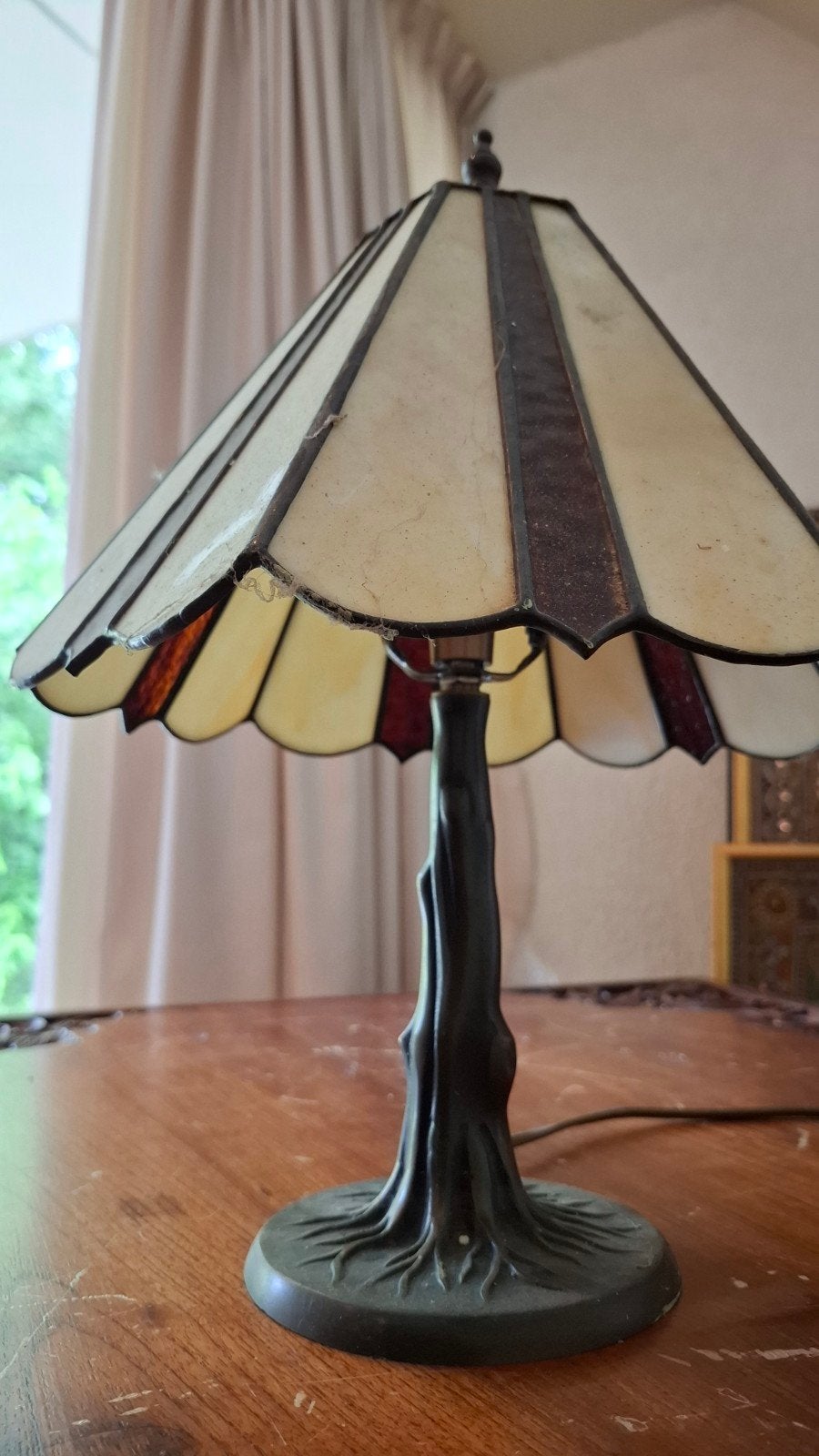 Art Deco Tiffany Stijl Tafellamp met Glas-in-lood Kap, Ophalen