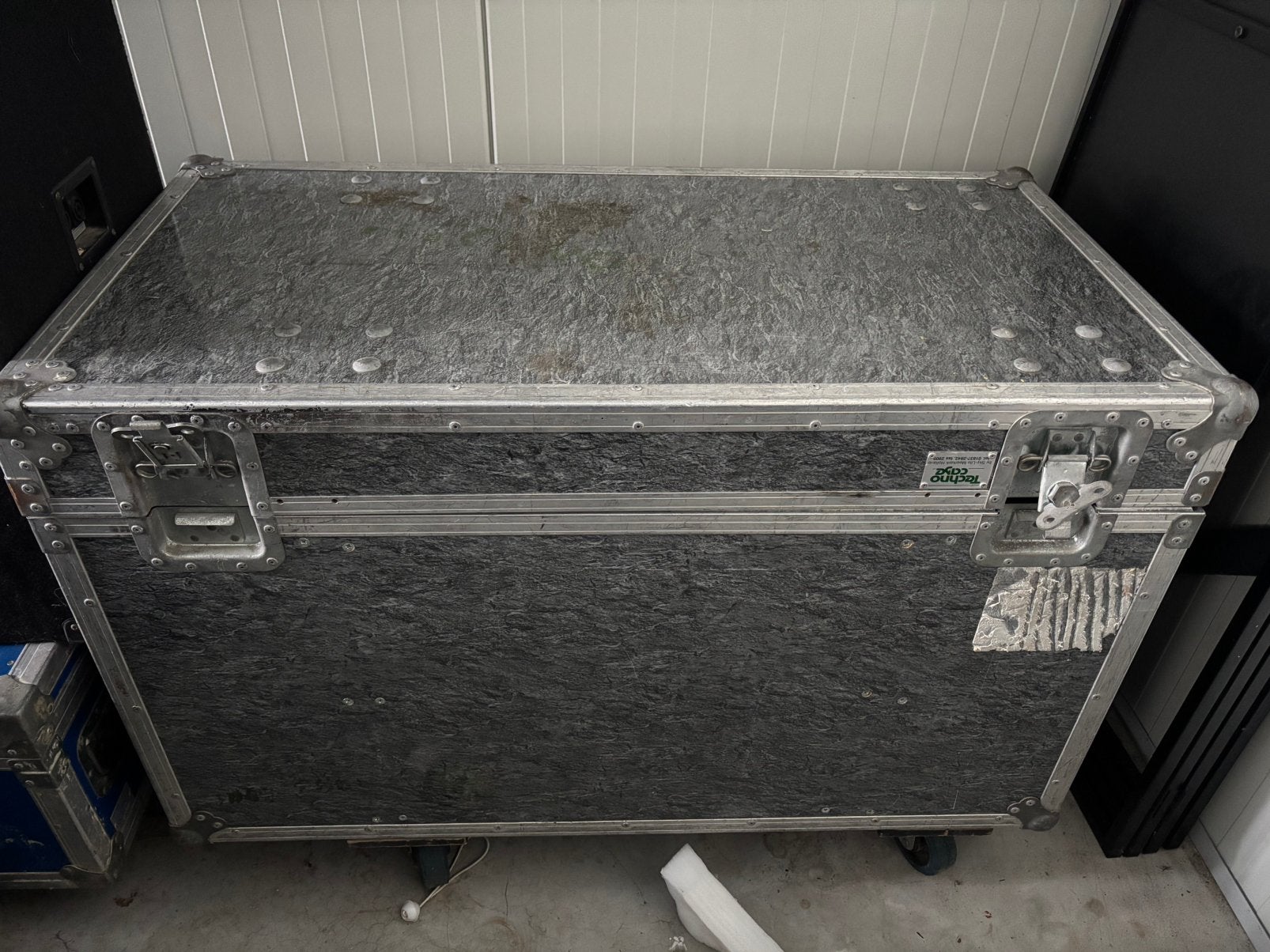 Grote flightcase (voorheen kabelkist), Ophalen