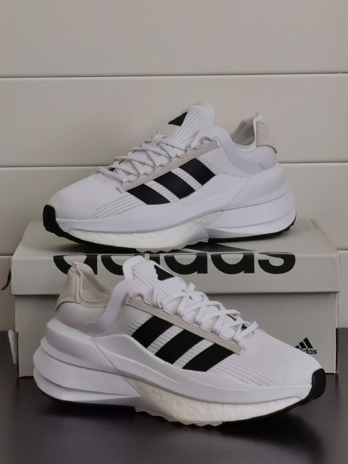 Adidas Boost Avryn X, Wit, Nieuw, Ophalen of Verzenden, Sneakers of Gympen