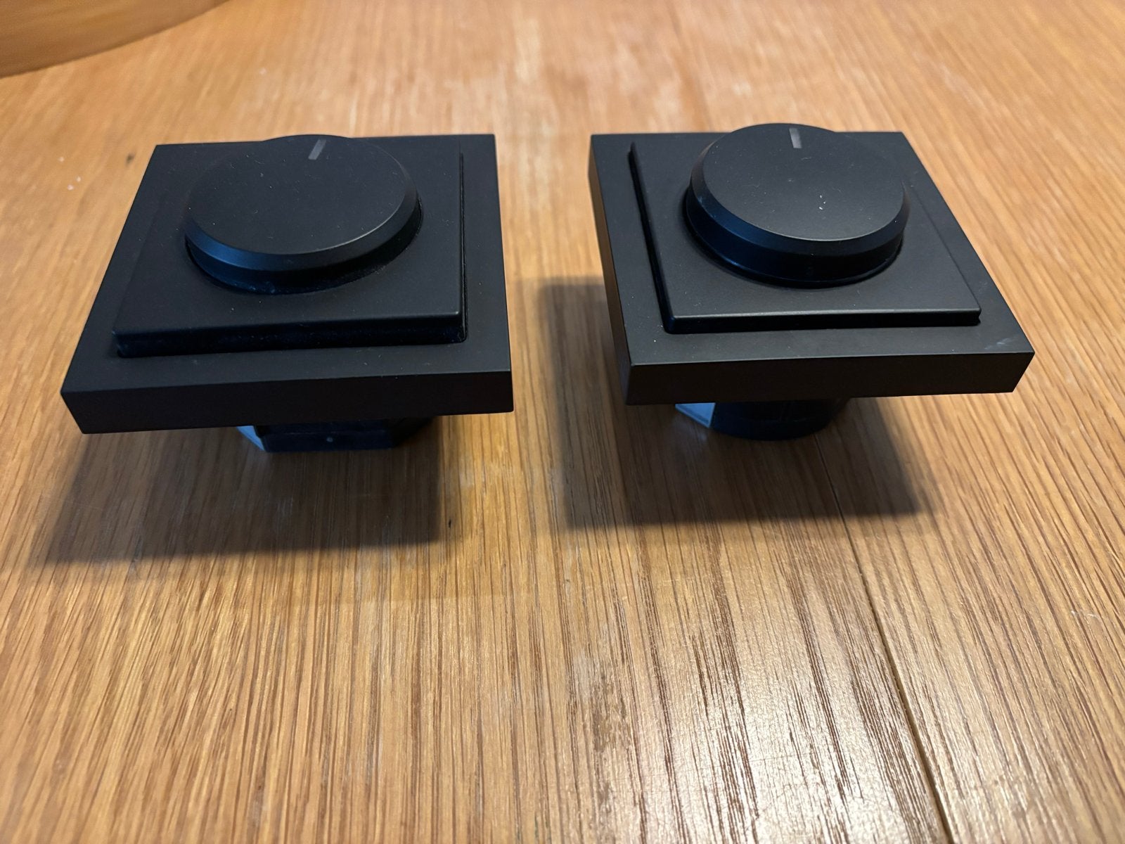Busch-Jaeger LED Dimmers - Zwart (2 stuks) met afdekramen, Doe-het-zelf en Verbouw, Ophalen, Gebruikt, Busch-Jaeger, Dimmer