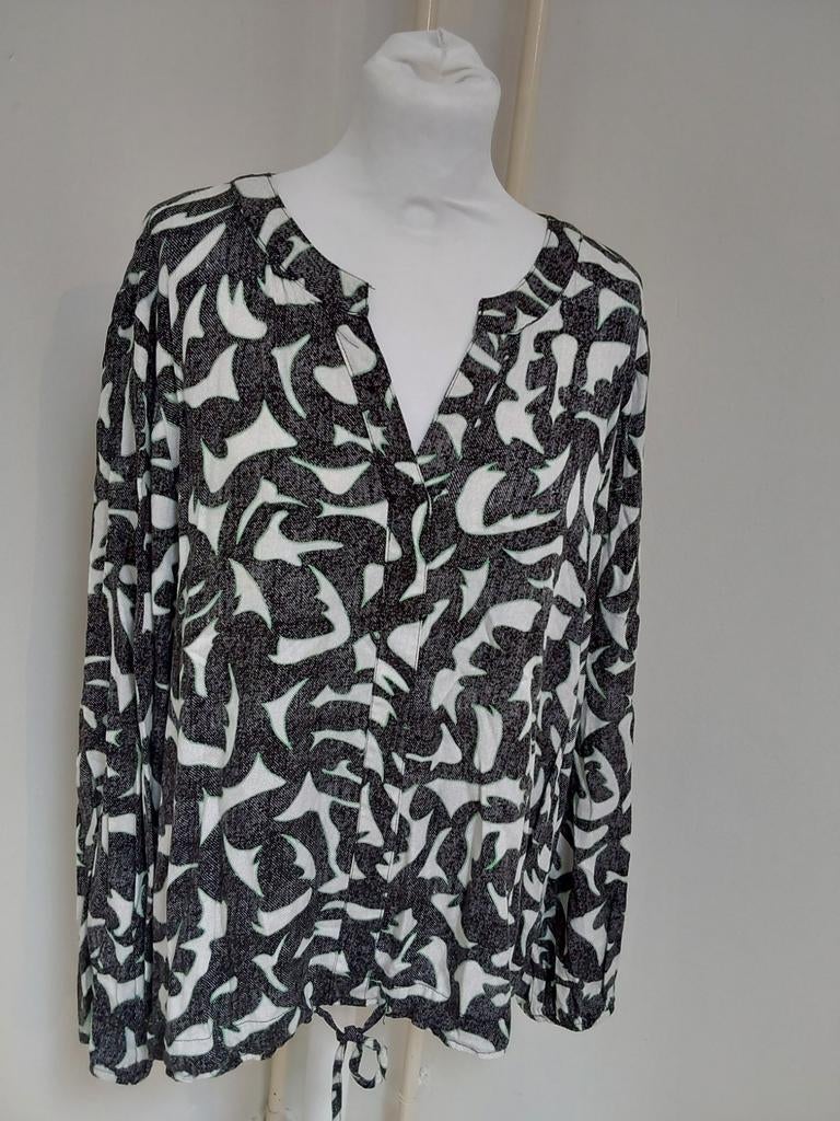 Prachtige blouse van Yest maat 46, okselmaat 62cm,100% rayon, Yest, Ophalen of Verzenden, Zo goed als nieuw, Lange mouw