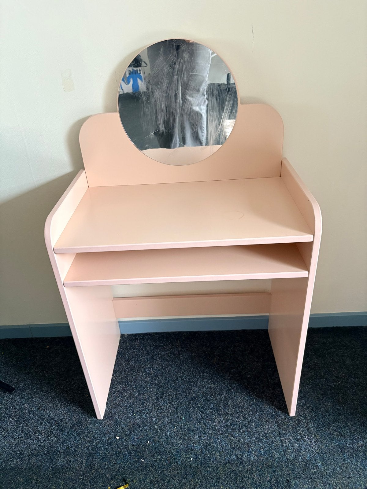 Roze kaptafel/bureau met beschadigde spiegel, Ophalen, Gebruikt, 100 tot 150 cm, 50 tot 100 cm