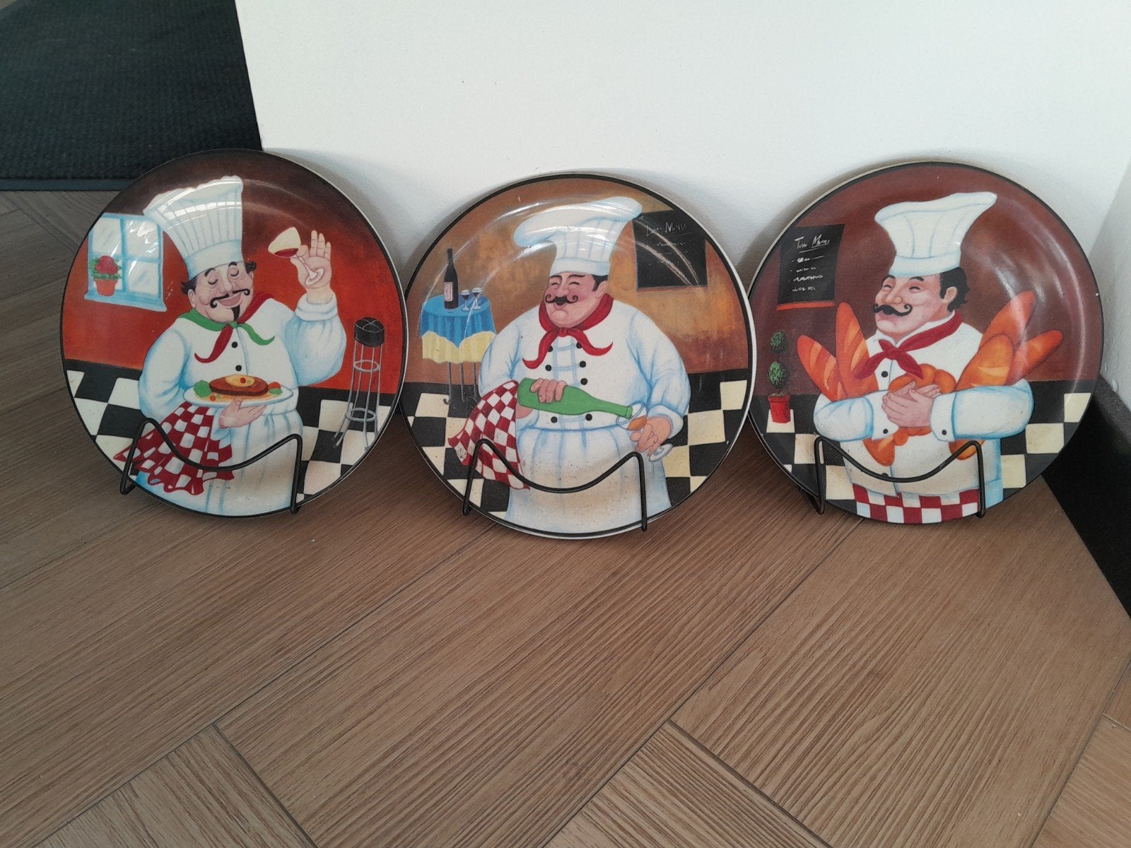 Set van 3 decoratieve borden met vrolijke kok, Ophalen of Verzenden, Zo goed als nieuw, Beige