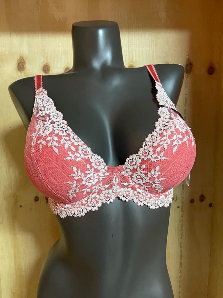 Wacoal bh Voorgevormde cup  Maat 75c Model embracelce 1631, Verzenden, BH