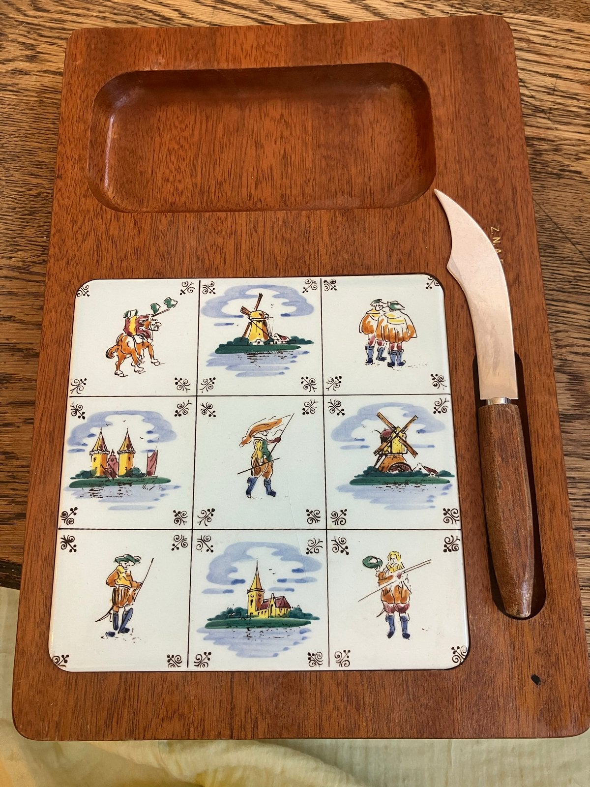 Vintage Kaasplank met Delfts Blauw Tegels en Kaasmes, Antiek en Kunst, Ophalen of Verzenden